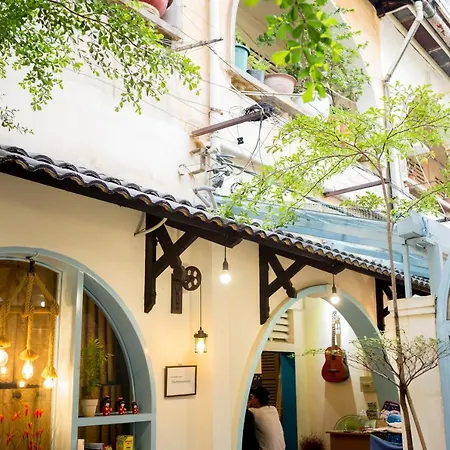 Kha Hostel & Cafe